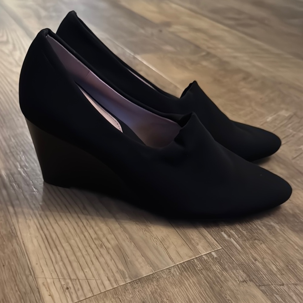 Taryn Rose Womens Yvonne Black Pumps Stacked Wedge Slip On 3" High Heels Sz 8.5